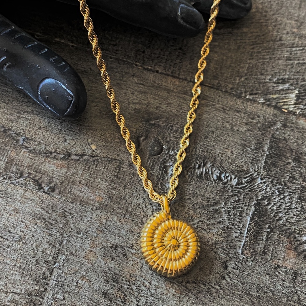 NEW Gold Plated Spiral Shell Pendant Necklace - Picture 6 of 10